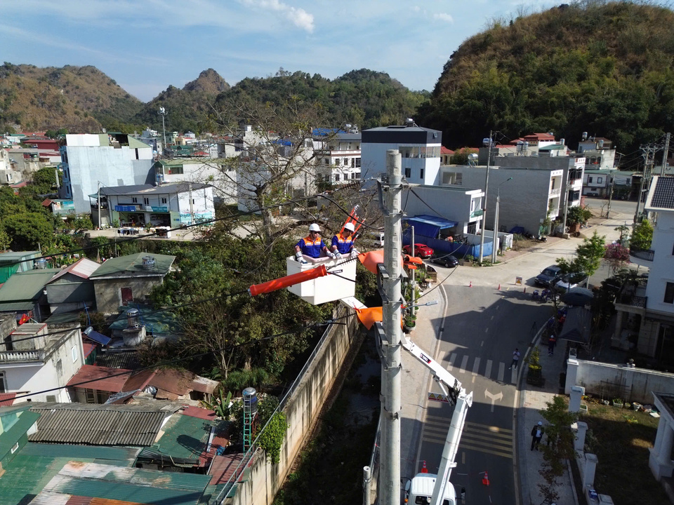 Sát hạch và ra mắt triển khai thi công sửa chữa hotline 35kV